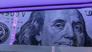 Доллар снижается, евро и рубль растут в обменниках Казахстана