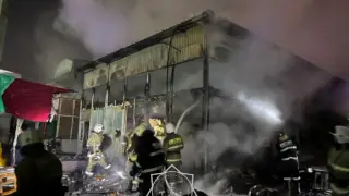 Пожар возник на одном из торговых рынков Алматы