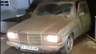Раритетный Mercedes 300D доказал свою прочность, выжив после наводнения в Испании