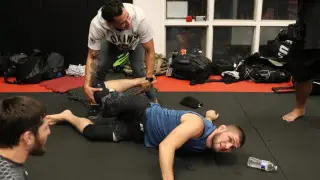 Бывший тренер Нурмагомедова из США заговорил на казахском: видео