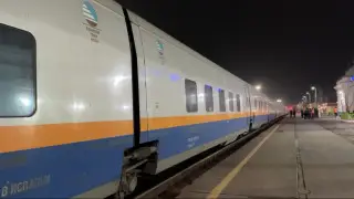 Следовавший из Атырау в Алматы пассажирский поезд совершил экстренную остановку