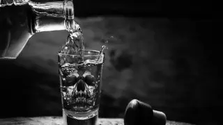 11 туристов отравились и 4 умерли из-за поддельного алкоголя в Лаосе