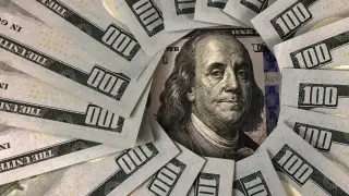 Доллар снова выше 500 тенге в обменниках