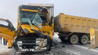 Грузовики не смогли разъехаться на трассе Алматы - Усть-Каменогорск