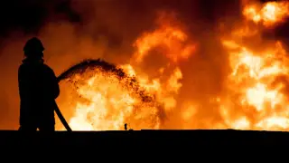 Пожар начался в мебельном цехе в одном из районов Алматы