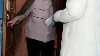 Почтальон набрала миллионные кредиты на казахстанских пенсионеров