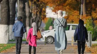 Сирот в Узбекистане будут принимать на госслужбу без конкурса