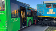Тепловоз протаранил автобус в Алматы, есть пострадавшие