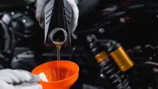 При каких температурах замерзают все жидкости в авто, рассказал эксперт