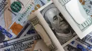 Доллар к тенге дешевеет: ситуация в обменниках