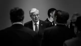 Появилось необычное фото Токаева из закулисья ОДКБ