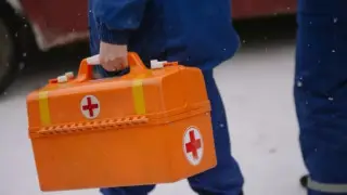 Кто несет ответственность за падение баннера на человека