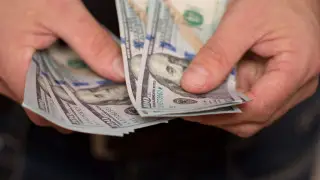 Выбор каждого: покупать валюту или нет - вице-премьер Байбазаров