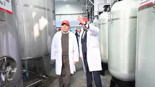 Ерболат Досаев посетил новый завод Samal Water по производству питьевой воды