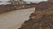 Паводок зимой? Обводной канал переполнился в Костанайской области
