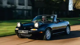 Старую Mazda Miata переделали в “электричку“