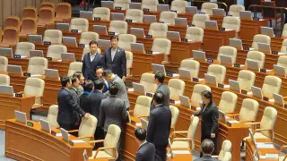 Правящая партия Южной Кореи покинула голосование по импичменту президента