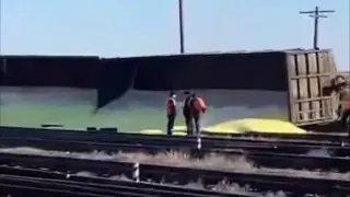 Вагоны с серой сошли с рельсов в Атырауской области