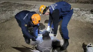 Мужчина провалился в трехметровый канализационный люк в Уральске