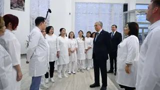 Токаев посетил перинатальный центр в Актобе