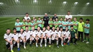 Токаев посетил детскую футбольную академию