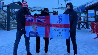 Британские фанаты получили подарки в Алматы перед матчем “Челси“