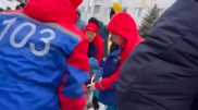 Две девочки потеряли сознание: дети пострадали при катании на горке в Костанае