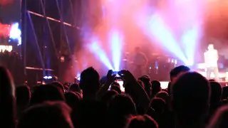 Парень продал фальшивые билеты на концерт популярной группы в Астане