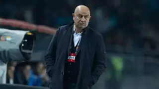 Черчесов может покинуть пост: ситуацию вокруг “увольнения“ тренера разъяснили в Казахстане