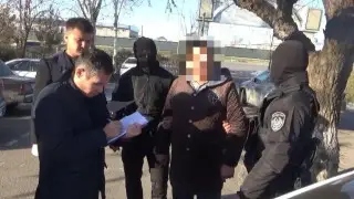 Известного в сети блогера задержали за вымогательство миллиона тенге в Туркестанской области