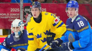 Казахстан разгромно проиграл в стартовом матче молодежного чемпионата мира по хоккею