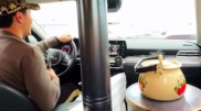 Узбекский блогер установил в салоне машины печку