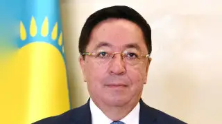 Кайрат Лама Шариф освобожден от должности посла в Египте и Тунисе