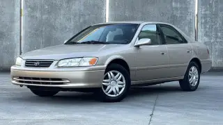 Классическую Camry 2001 года зачем-то выставили на аукцион