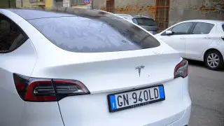 Продажи Tesla снизились впервые за 12 лет