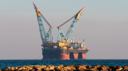 Байден запретил добычу на нефтегазовых месторождениях