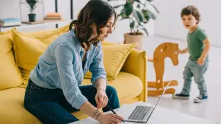 Декретные выплаты в 2025 году - что нужно знать работающим родителям