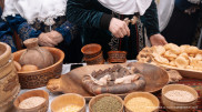 Выкуп невесты и пышные тои в кредит - мнения казахстанцев о старинных обычаях разделились