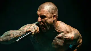 Казахстанский боец подерется с рок-звездой на голых кулаках