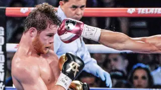 Канело проведет супербой с бывшим абсолютным чемпионом мира - СМИ