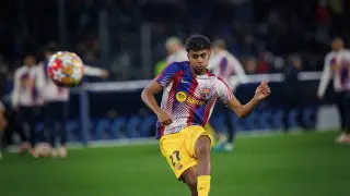 17-летний вундеркинд “Барселоны“ попал в скандал из-за фотографии