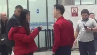 “Нанесла удары по лицу и животу“: пассажирка напала на сотрудника в аэропорту Алматы