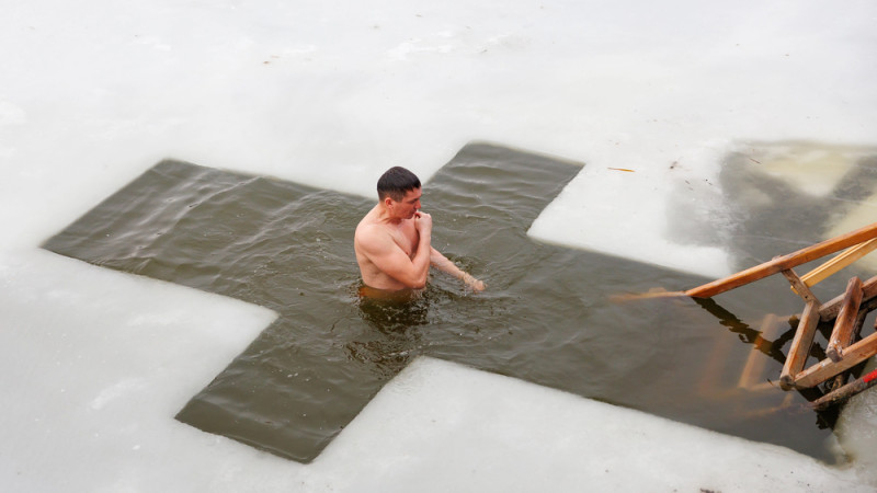 Прорубь для крещенского купания. Фото:depositphotos.com