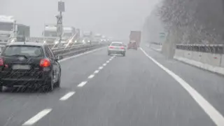 Трассу закрыли для всех видов авто из-за сильной метели в области Жетысу