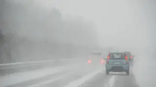 Трассы закрыли из-за гололеда и ветра в Акмолинской и Павлодарской областях