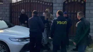 Блогера задержали при получении денег в Казахстане