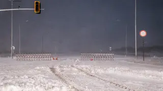 Спасатели отбуксировали автомобили из снежных заторов под Астаной