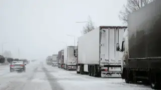“Застряли на трассе“: автобус с пассажирами не может доехать из Алматы до Балхаша