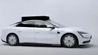 Подвеской этого седана можно управлять через смартфон