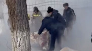 МЧС опубликовало видео спасения мужчины в Таразе